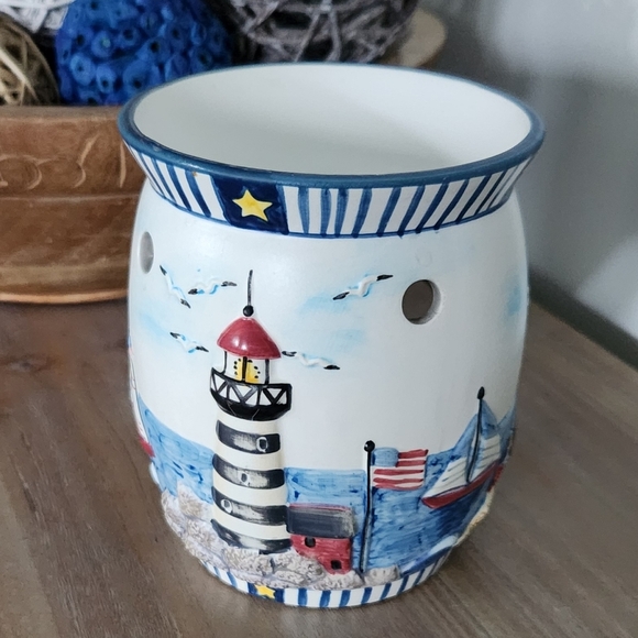 🕯️ Yankee Candle Lighthouse Wax Warmer – Nautical Ceramic, 3D Design - Picture 1 of 15